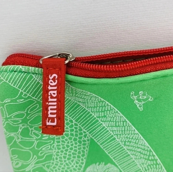 Emirates Travel Bag Zipping Closure With Sleepmask and Earplugs - Picture 2 of 6